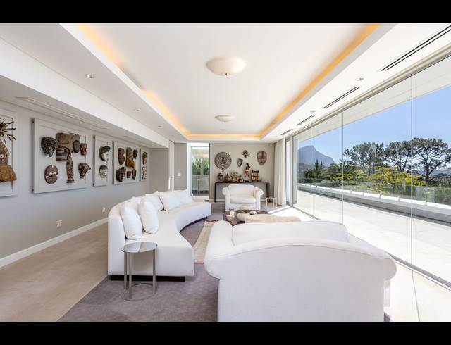 7 BEDROOM FREESTANDING TO LET IN CONSTANTIA